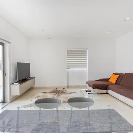 Apartment Marina View Apt Slps 9 With Private Terrace & Bbq By 360 Estates