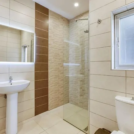 Apartment Marina View Apt Slps 9 With Private Terrace & Bbq By 360 Estates